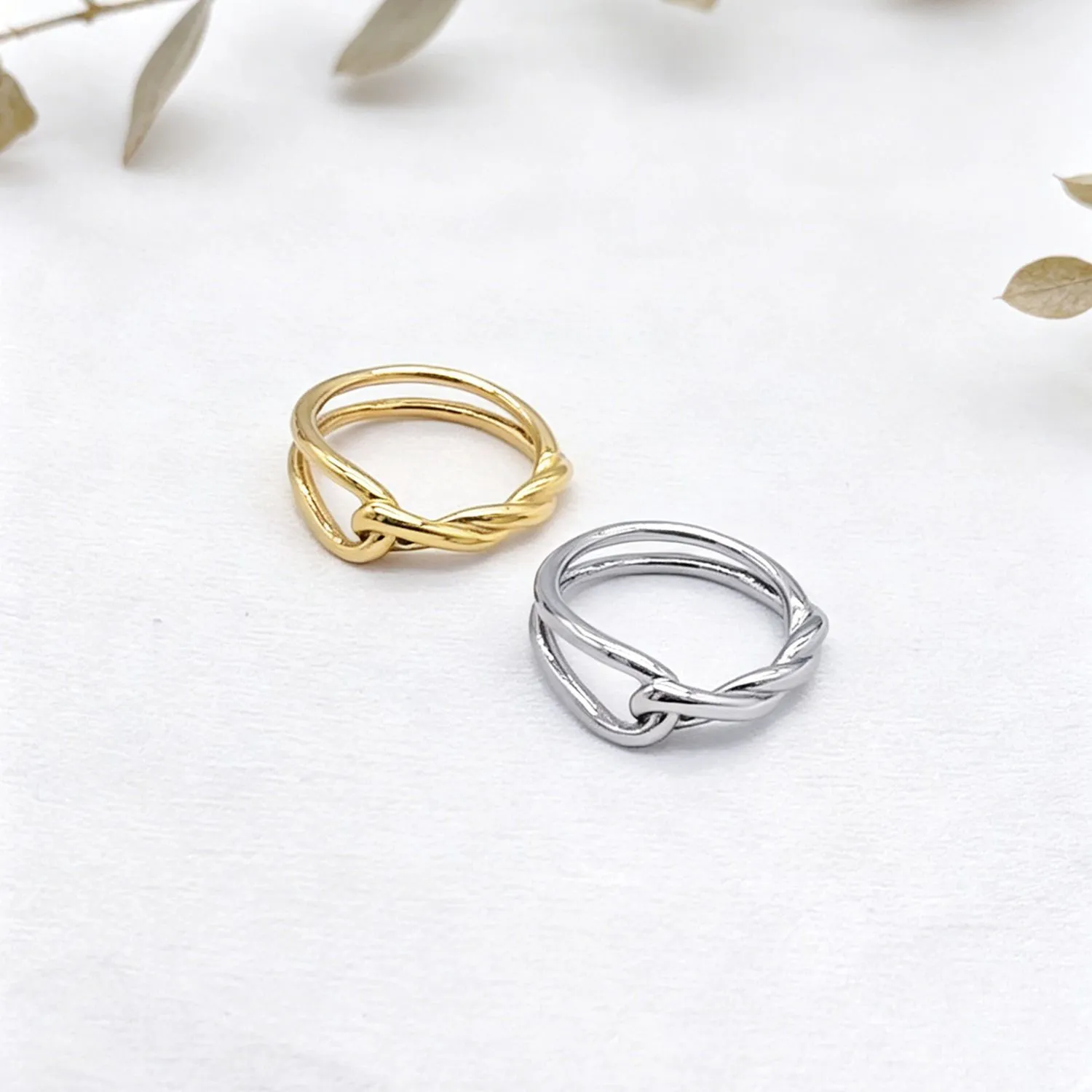 Knot Twist Geometric Ring