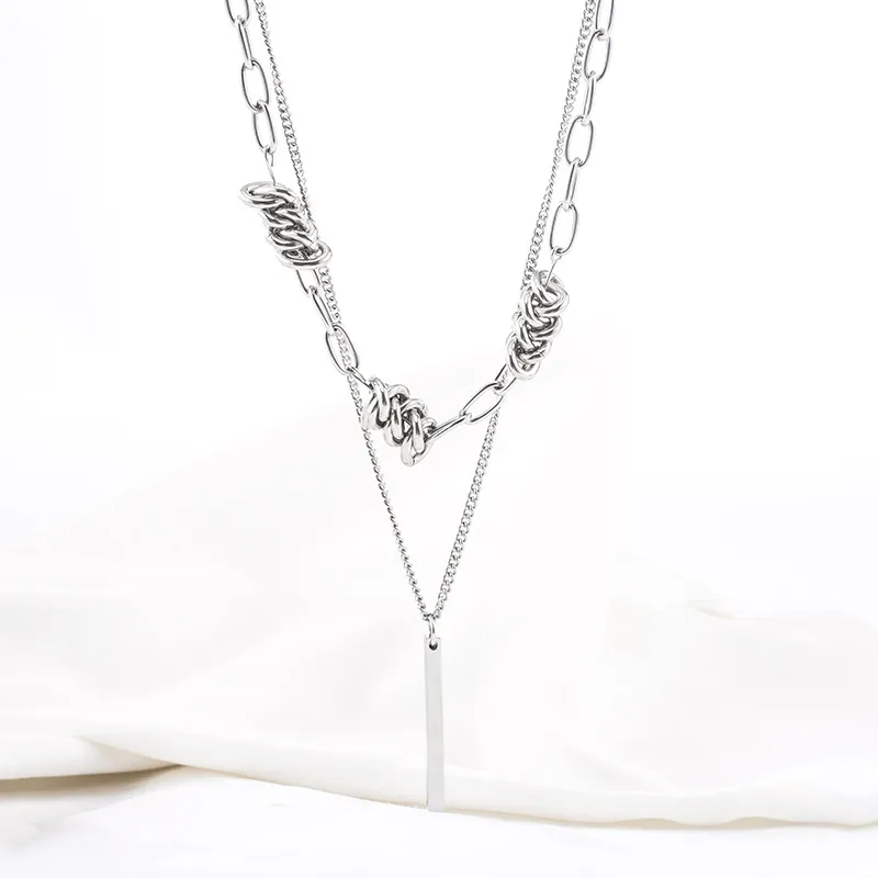 Barbed Chain Rectangle Pendant Necklace