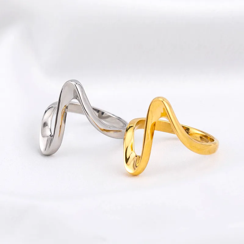 Spiral Line Geometric Ring