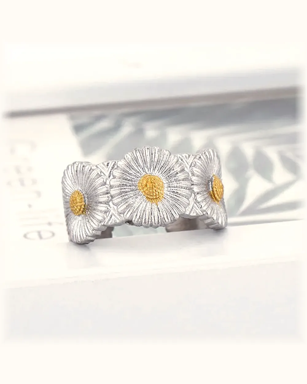 Open Daisy Flower Ring